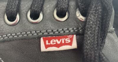 Levi’s pánské kožená nízká obuv v elegantně-sportovním designu v černé - 4